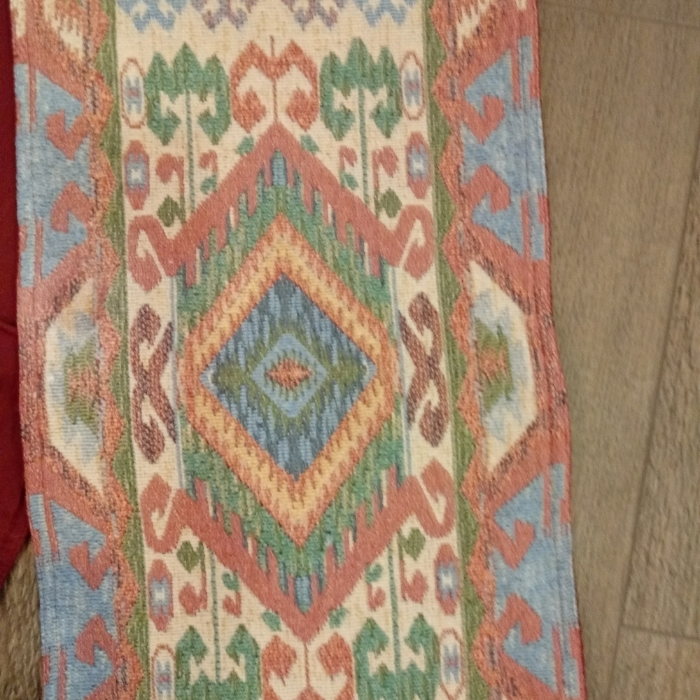 Table runner - Picture 5 of 8